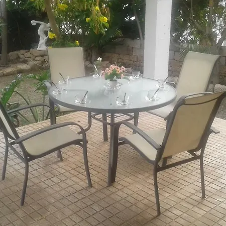 Casa Con Terrazas,jardin Y Piscina En La Camella. Hébergement de vacances