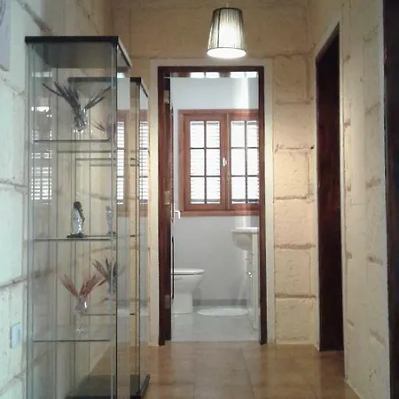 Casa Con Terrazas,jardin Y Piscina En La Camella. Hébergement de vacances