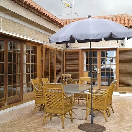 Casa Con Terrazas,jardin Y Piscina En La Camella. Hébergement de vacances Arona (Tenerife)