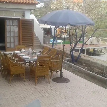 Casa Con Terrazas,jardin Y Piscina En La Camella.