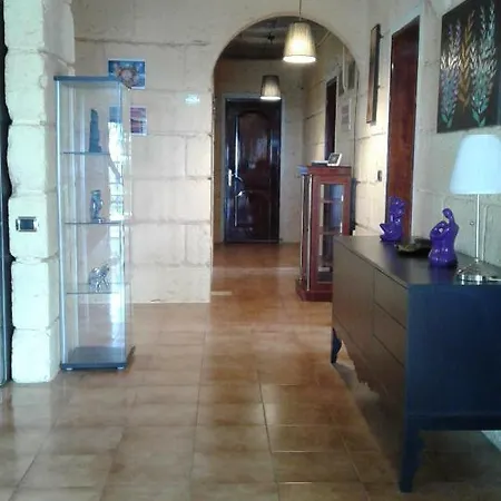 Casa Con Terrazas,jardin Y Piscina En La Camella.
