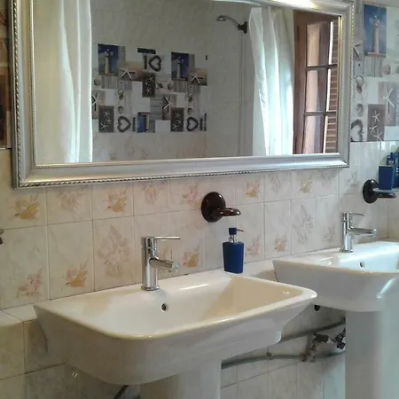 Hébergement de vacances Casa Con Terrazas,jardin Y Piscina En La Camella. *