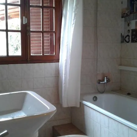 Casa Con Terrazas,jardin Y Piscina En La Camella. Hébergement de vacances *