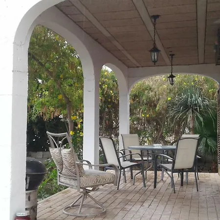 Hébergement de vacances Casa Con Terrazas,jardin Y Piscina En La Camella.