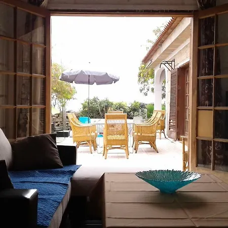 Casa Con Terrazas,jardin Y Piscina En La Camella.