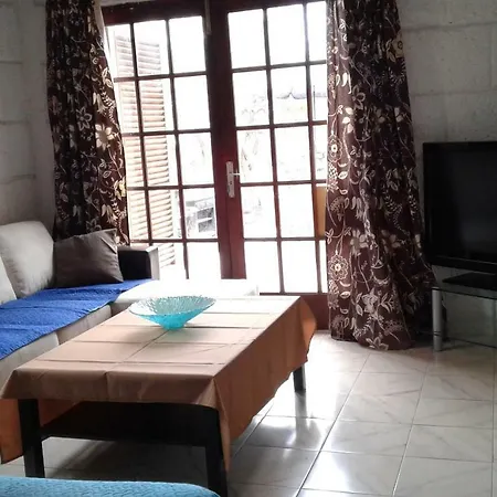 Hébergement de vacances Casa Con Terrazas,jardin Y Piscina En La Camella. Arona (Tenerife)