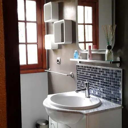 Casa Con Terrazas,jardin Y Piscina En La Camella. Hébergement de vacances *