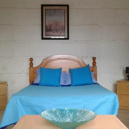 Casa Con Terrazas,jardin Y Piscina En La Camella. Hébergement de vacances