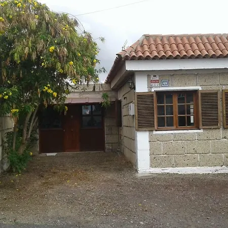 Casa Con Terrazas,jardin Y Piscina En La Camella. *