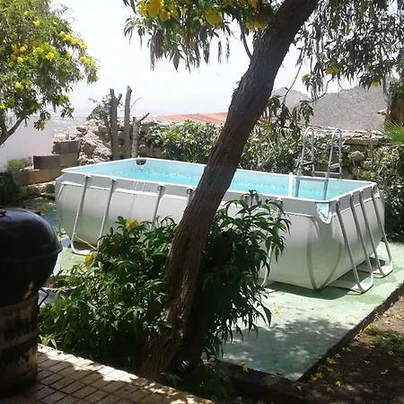 Hébergement de vacances Casa Con Terrazas,jardin Y Piscina En La Camella.