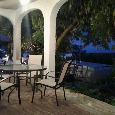 Casa Con Terrazas,jardin Y Piscina En La Camella. *