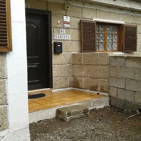 Casa Con Terrazas,jardin Y Piscina En La Camella. بيت للعطل