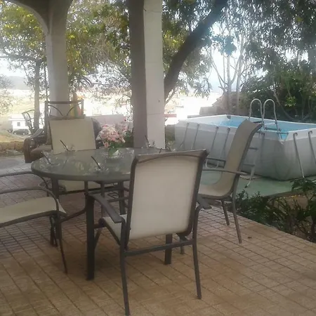 Casa Con Terrazas,jardin Y Piscina En La Camella. أرونا
